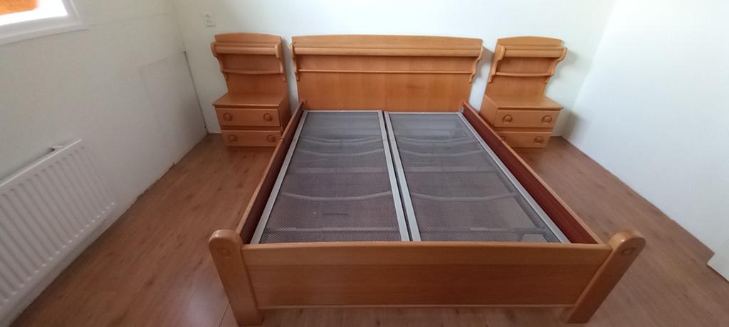 Tweepersoonsbed met spiraalbodem en nachtkastjes, Huis en Inrichting, Slaapkamer | Bedden, Ophalen, Bruin, Klassiek, Tweepersoons