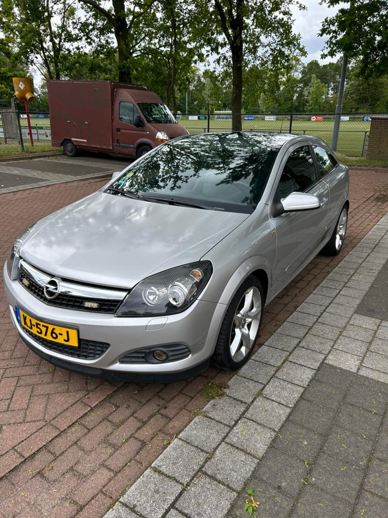 Opel Astra 1.6 16V GTC 85KW 2007 Grijs, Voorwielaandrijving, 15 km/l, Zwart, 4 cilinders