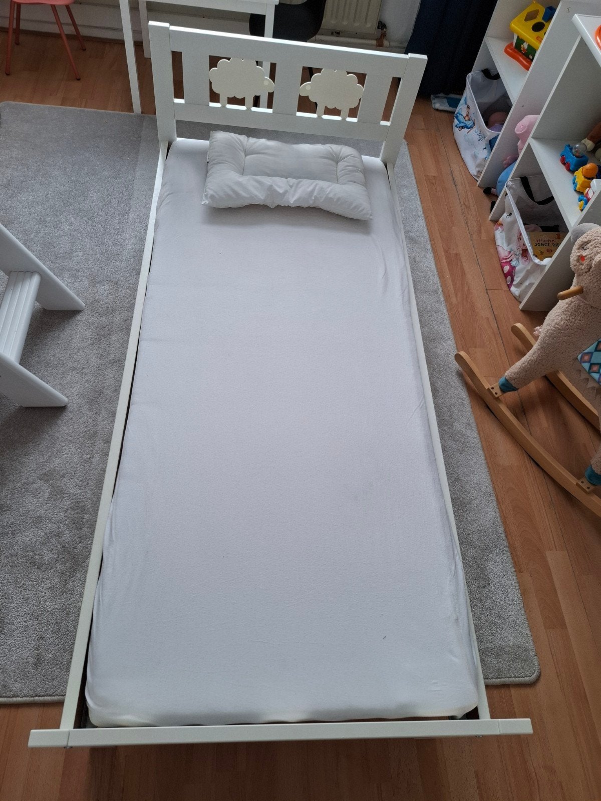 Kinderbedje met schapenmotief - Wit, Kinderen en Baby's, Gebruikt, 70 tot 85 cm, 160 tot 180 cm, Ophalen