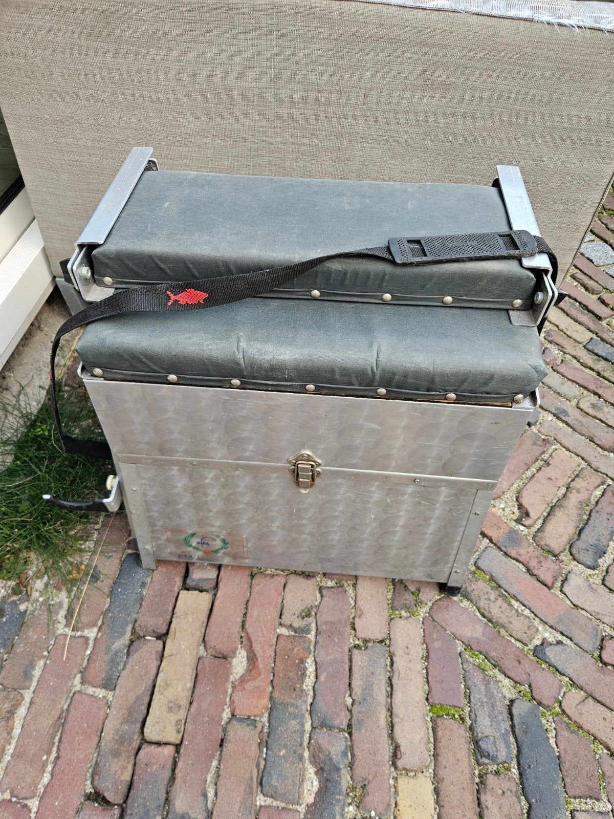 Viskoffer met zitje - Ideaal voor elke visser!, Ophalen, Gebruikt, Koffer of Tas