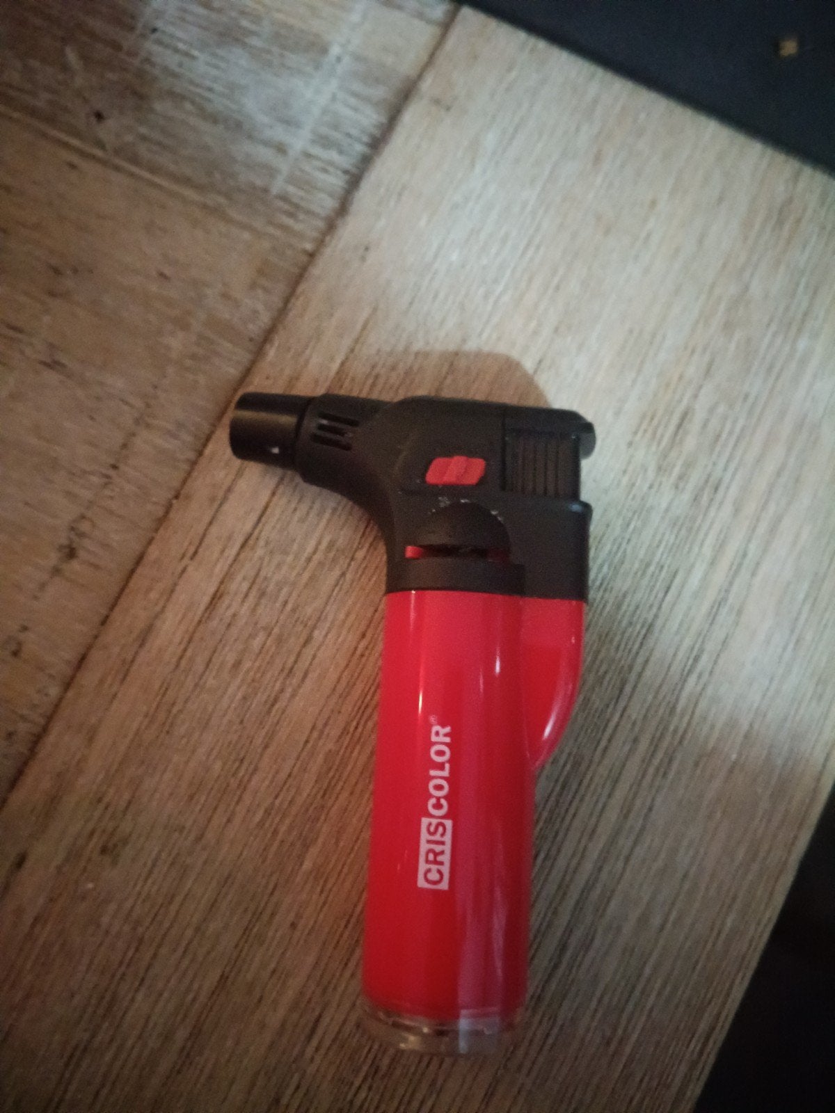 Criscolor Aansteker - Rood, Ophalen of Verzenden, Gebruikt, Aansteker