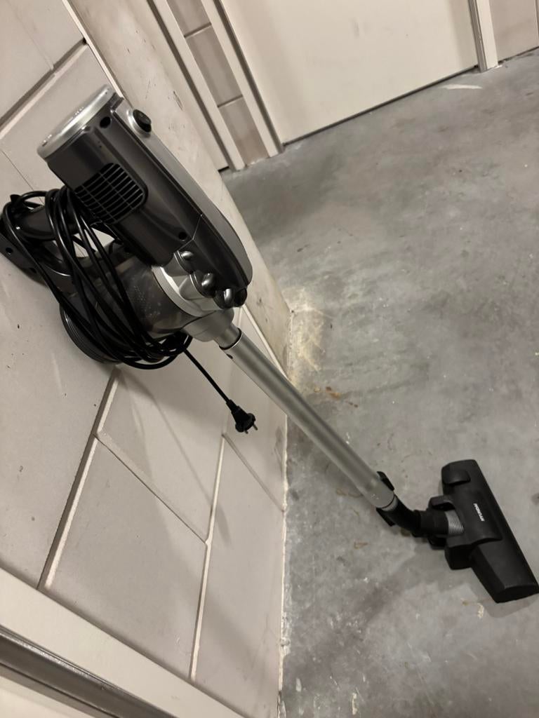 Hyundai steelstofzuiger - Gebruikt, Ophalen of Verzenden, Gebruikt, Reservoir, Minder dan 1200 watt