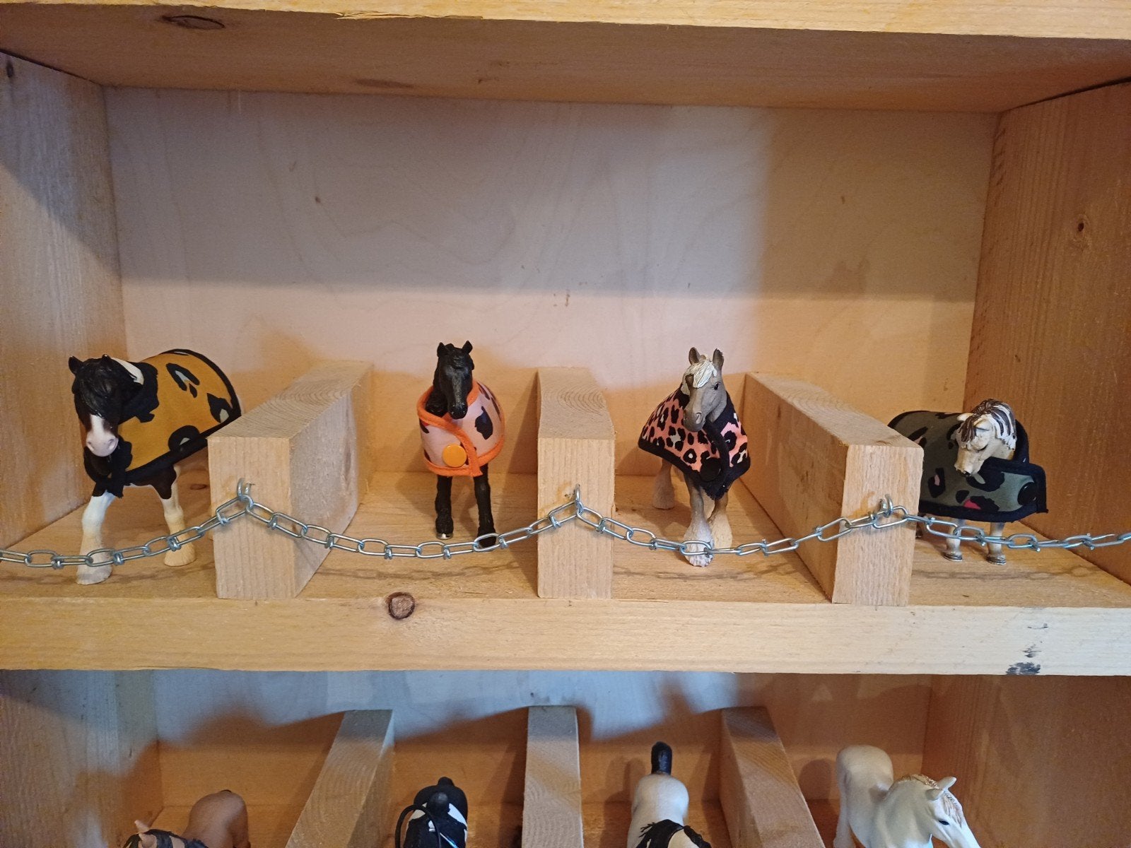 Schleich Dierenfiguren Collectie met Houten Stal, Ophalen of Verzenden, Zo goed als nieuw