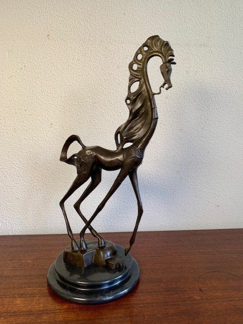 Bronzen Beeld Paard Salvador Dali Gesigneerd Surrealisme, Ophalen of Verzenden, 20 - 50 cm, Beeld, Bruin