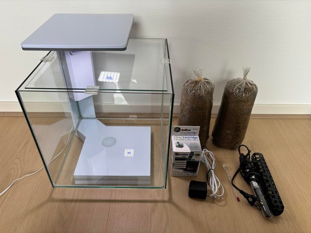 Superfish Qubiq 30 Pro Aquarium - Wit, Dieren en Toebehoren, Vissen | Aquaria en Toebehoren, Ophalen, Gebruikt, Leeg aquarium