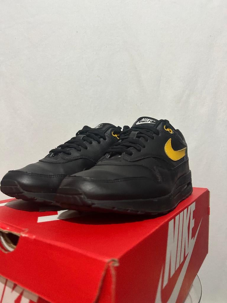 ALS NIEUW Maat 45,5 - Nike Air Max 1 ID Leather Black Yellow, Kleding | Heren, Schoenen, Verzenden, Zwart, Nike, Nike