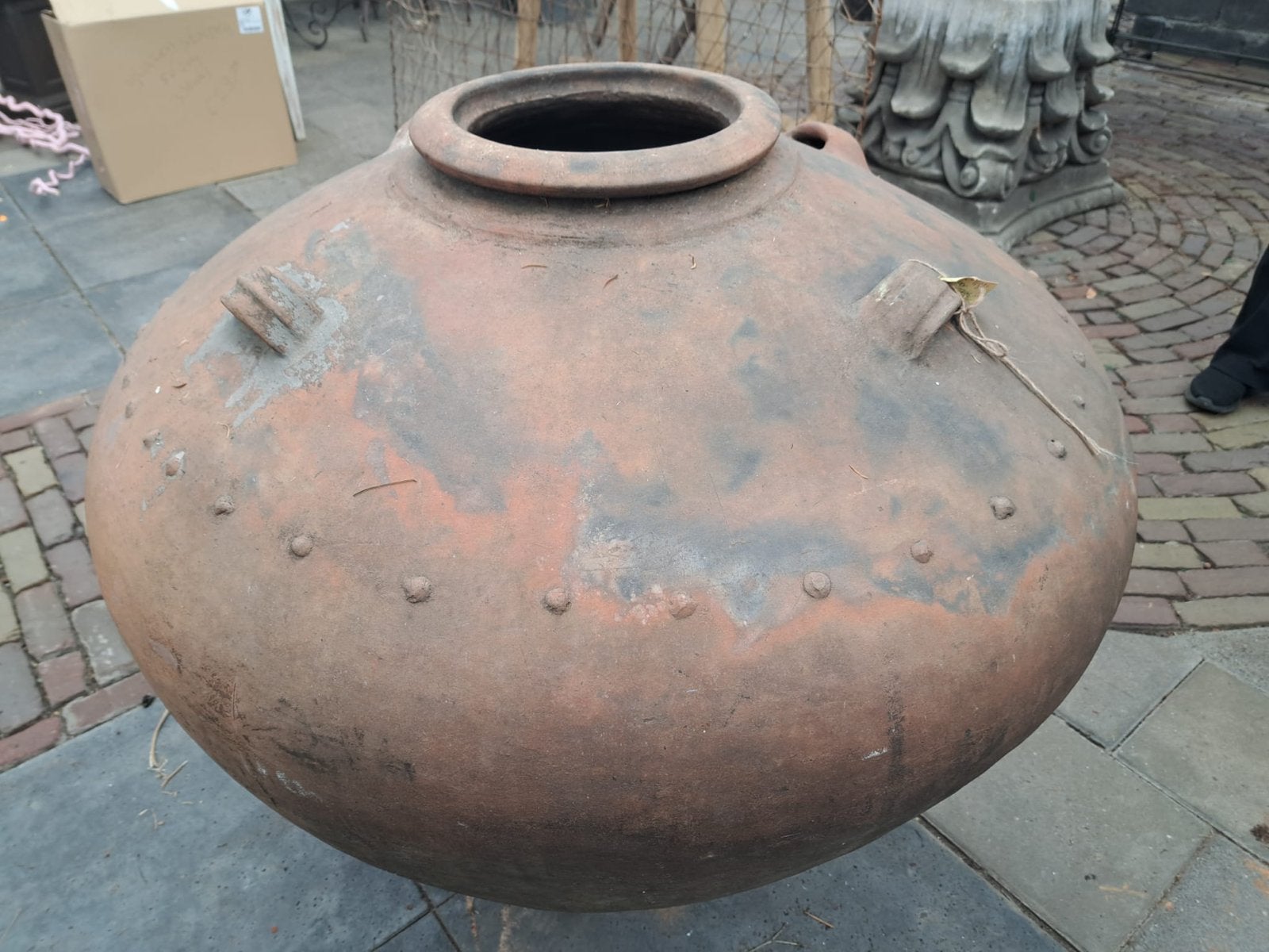 Antieke terracotta olijfpot - 1m hoog en breed, Ophalen of Verzenden
