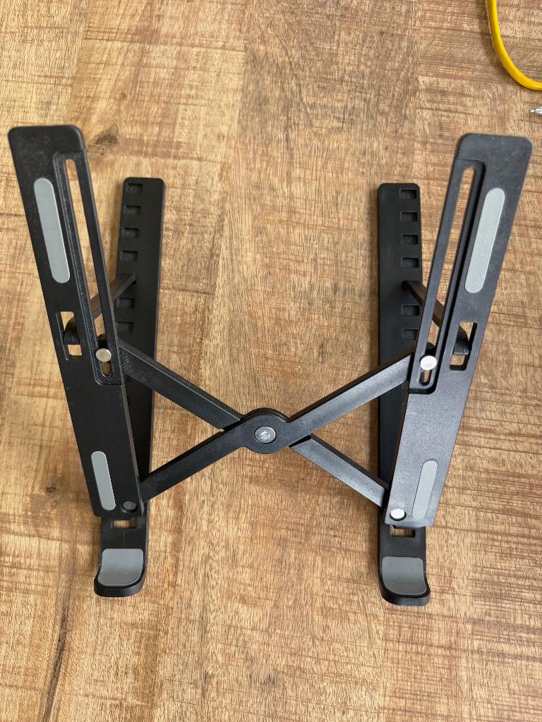 Laptop Standaard - Laptop en Tablet Houder, Ophalen of Verzenden, Zo goed als nieuw, Onbekend, In hoogte verstelbaar