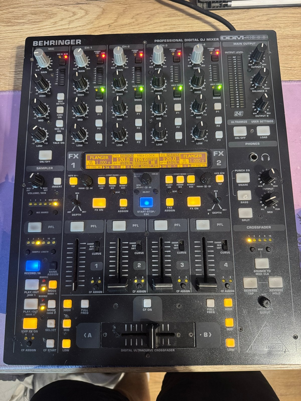 Behringer DDM4000 DJ Mixer – grotendeels werkend, Ophalen, Gebruikt, Dj-set, Behringer