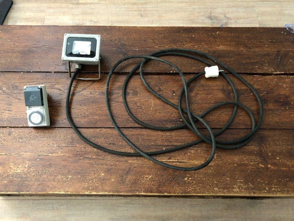 LED lamp met tijdschakelaar en ca.5 meter snoer – werkend, Ophalen of Verzenden, Gebruikt, 50 tot 200 watt, Lamp