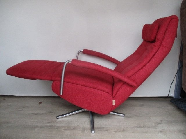 NIEUWSTAAT Prominent C100 stof rood elektr. extra large, Ophalen of Verzenden, Zo goed als nieuw, Hout, 50 tot 75 cm