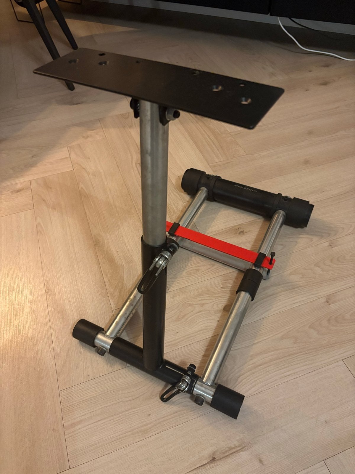 Wheel Stand Pro Zwart - Verstelbaar racestuur standaard, Spelcomputers en Games, Houder/standaard, Zo goed als nieuw, Inklapbaar