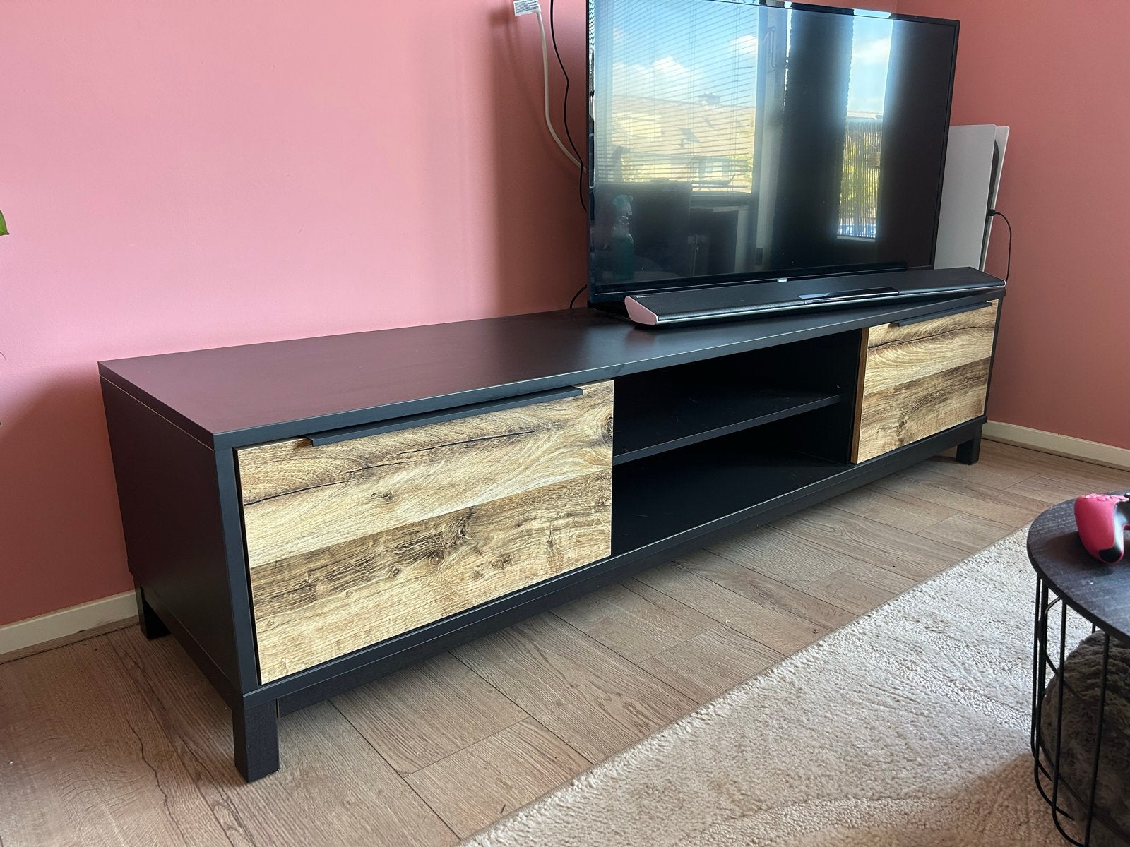 Modern TV-meubel Leenbakker, Ophalen, 150 tot 200 cm, Zo goed als nieuw, Minder dan 25 cm