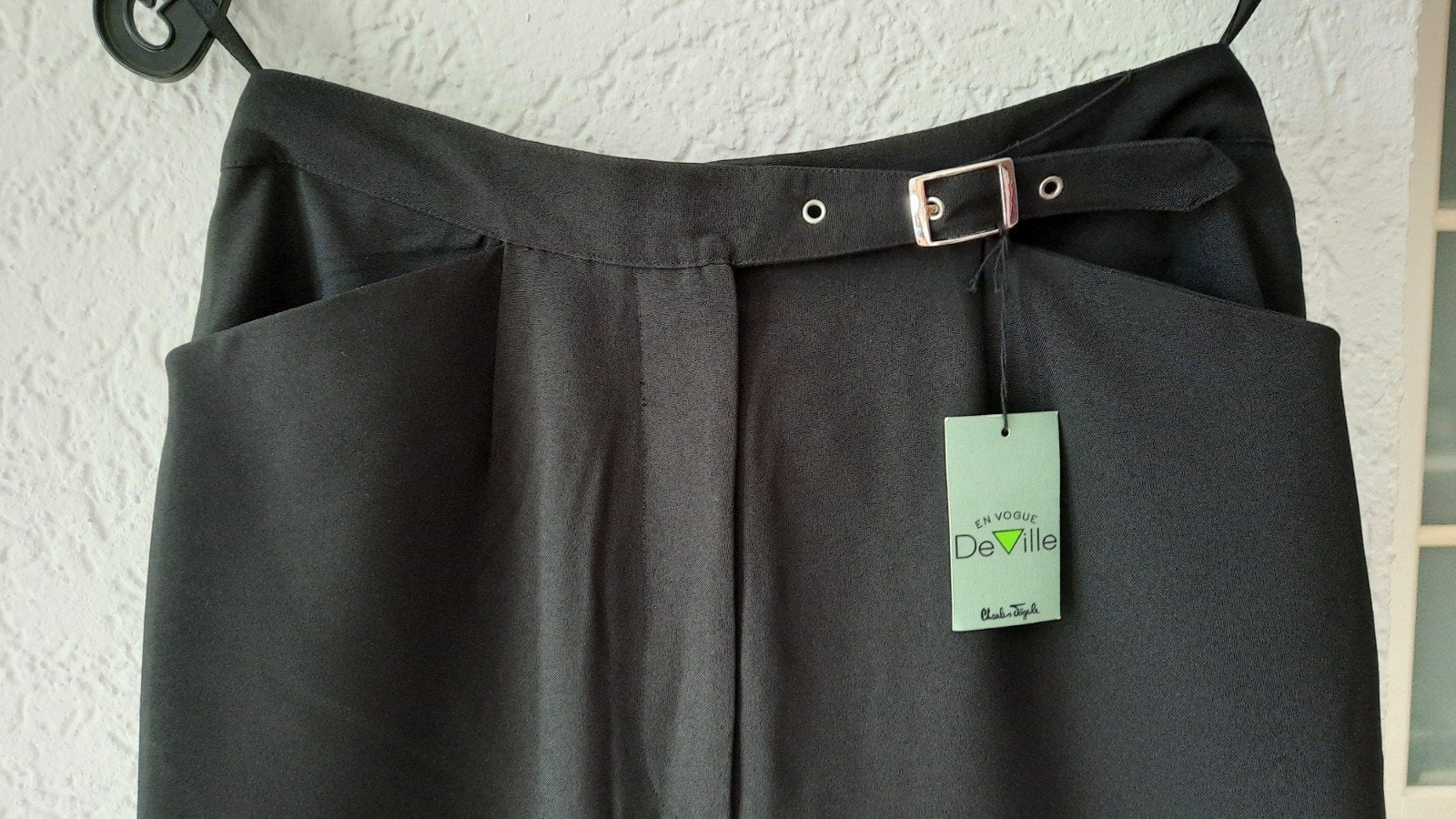 Nieuwe zwarte pantalon van 100% polyester, Zwart, Maat 42/44 (L), Nieuw, Ophalen of Verzenden