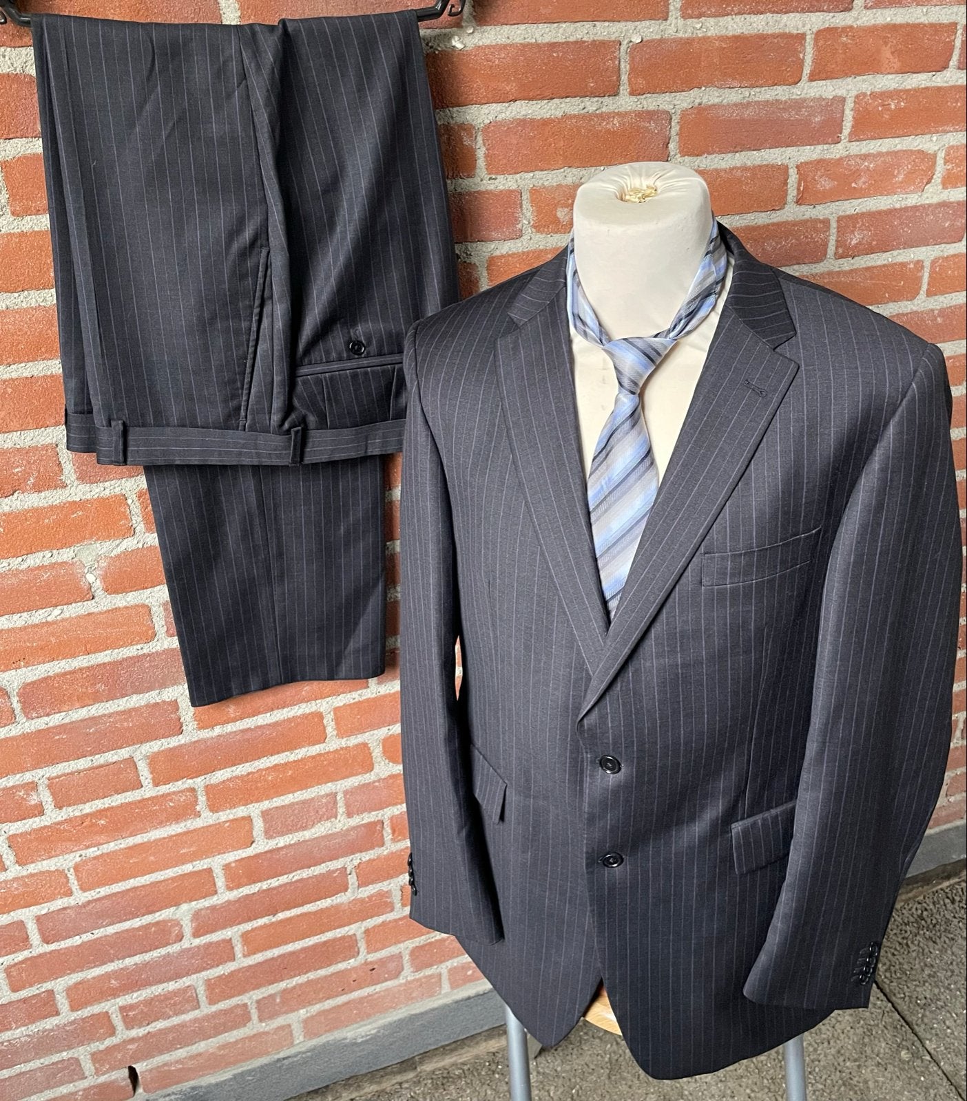 Lewis & Richmond Scheerwol Grijs Gestreept Pak Maat 54, Kleding | Heren, Ophalen of Verzenden, Gedragen, Maat 52/54 (L), Grijs
