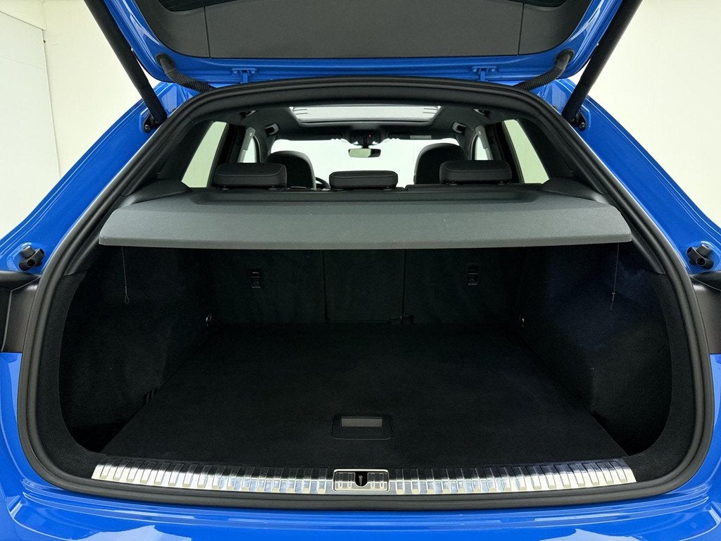 Audi Q3 40 TFSI quattro S Line edition one | 190PK | Schuif/, Auto's, Audi, Automaat, 12 maanden, Gebruikt, Blauw