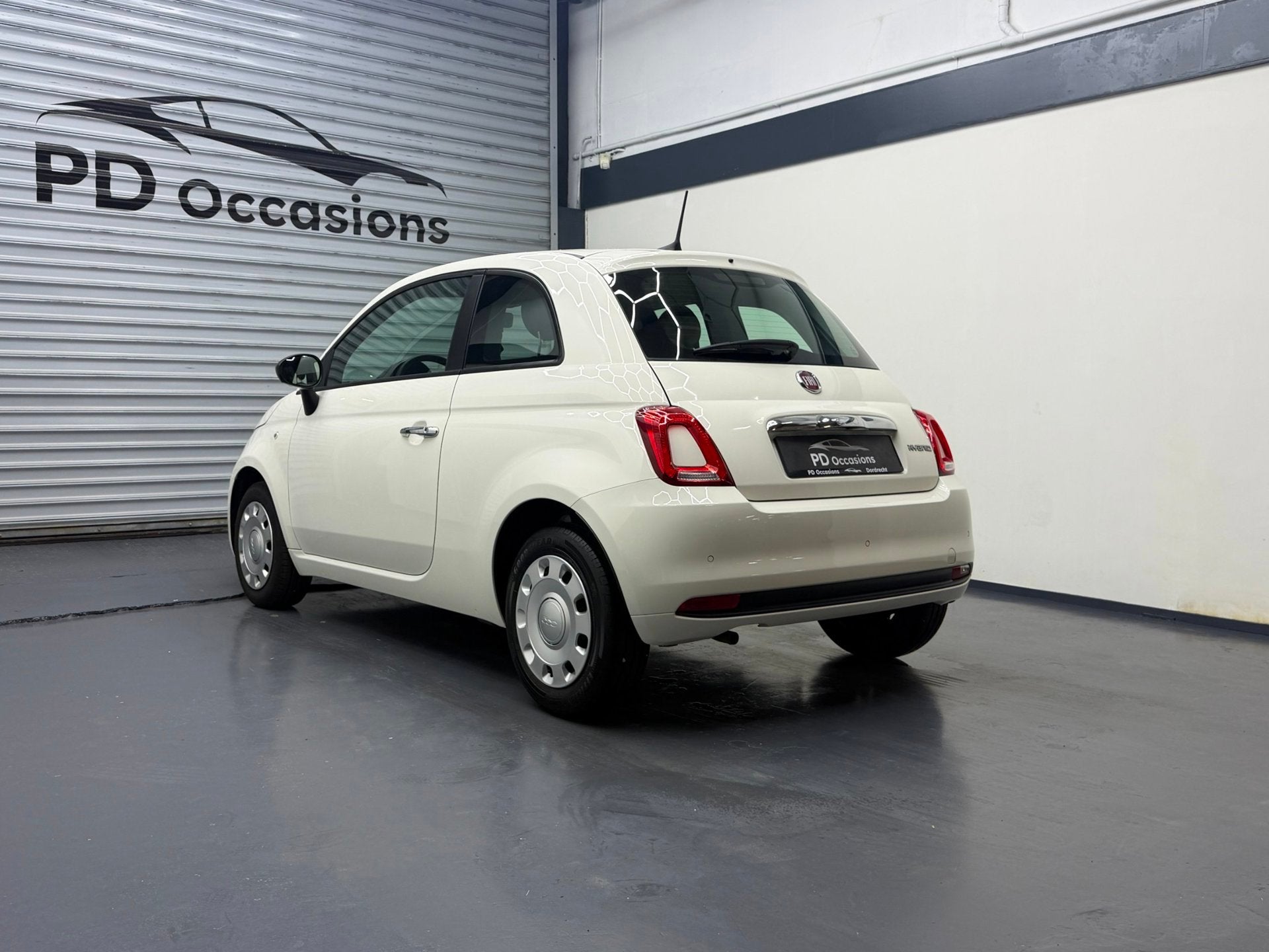Fiat 500 1.0 Hybrid - Airco - Groot scherm - Parkeersensoren, Auto's, Fiat, Voorwielaandrijving, Stof, Gebruikt, Zwart
