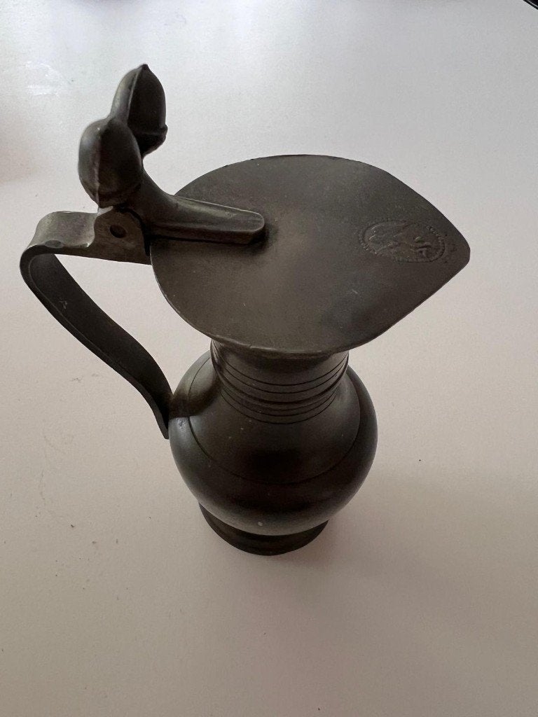 Tinnen sierkan / schenkkannetje met klepdeksel - vintage, Ophalen