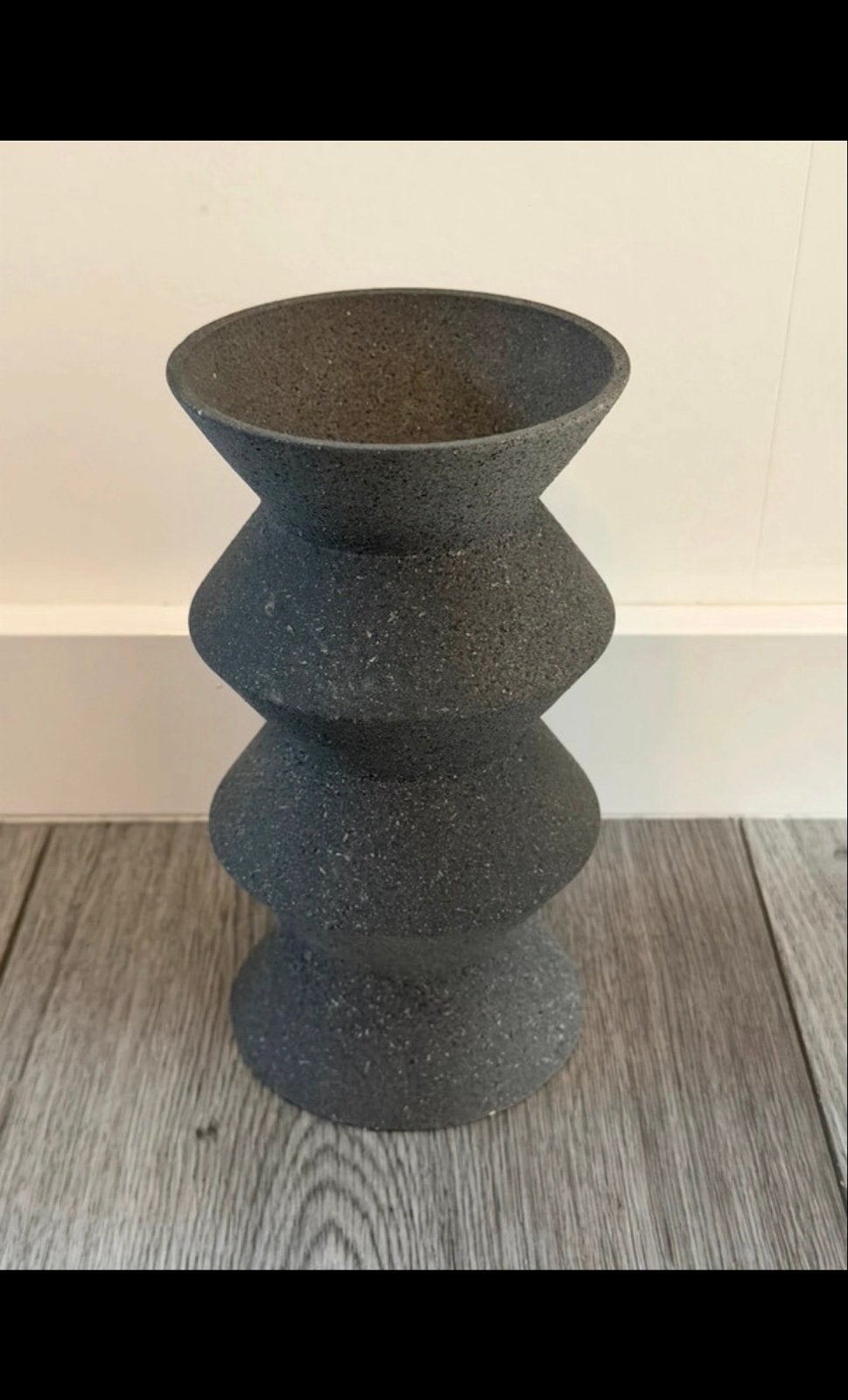 Decoratieve vaas met steenstructuur - Grijs, Huis en Inrichting, Woonaccessoires | Vazen, Gebruikt, Met patroon/structuur, Ophalen of Verzenden