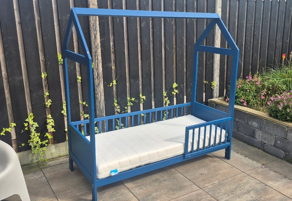 Huisbed huisje! Kinderbed Hout met hek 160x80 cm, Kinderen en Baby's, Gebruikt, 70 tot 85 cm, 160 tot 180 cm, Ophalen
