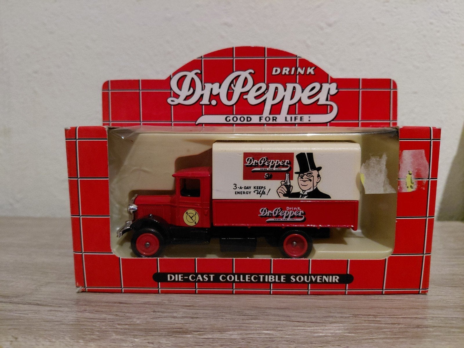 'Dr.Pepper' Truck, Hobby en Vrije tijd, Modelbouw | Auto's en Voertuigen, Overige merken, 1:50 of kleiner, Verzenden, Nieuw