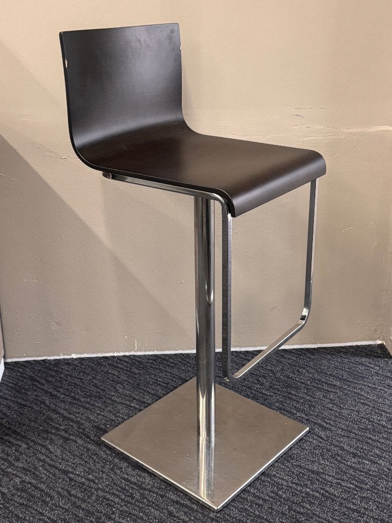 Barkruk | Pedrali Kuadra 4408 | 8 beschikbaar, 60 tot 90 cm, Ophalen of Verzenden, Hout, Gebruikt