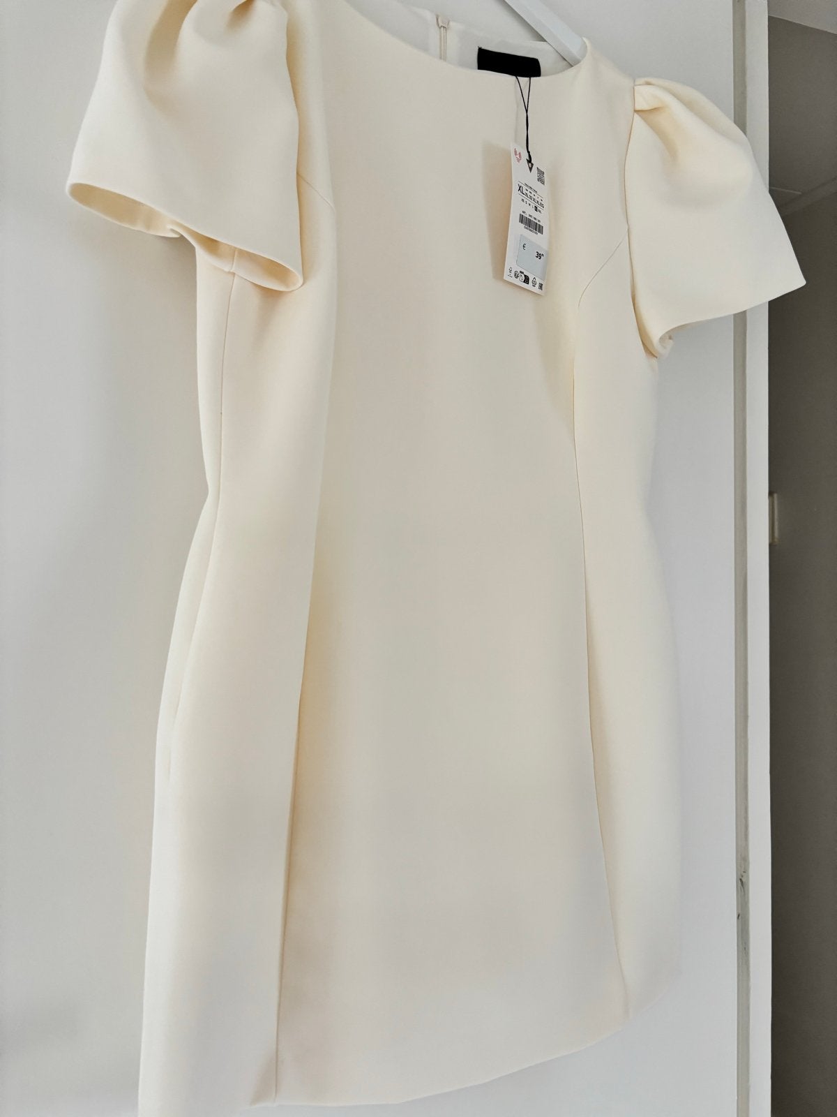 Nieuwe Zara jurk crème maat XL met ingenaaid broekje, Kleding | Dames, Ophalen of Verzenden, Nieuw, Maat 46/48 (XL) of groter