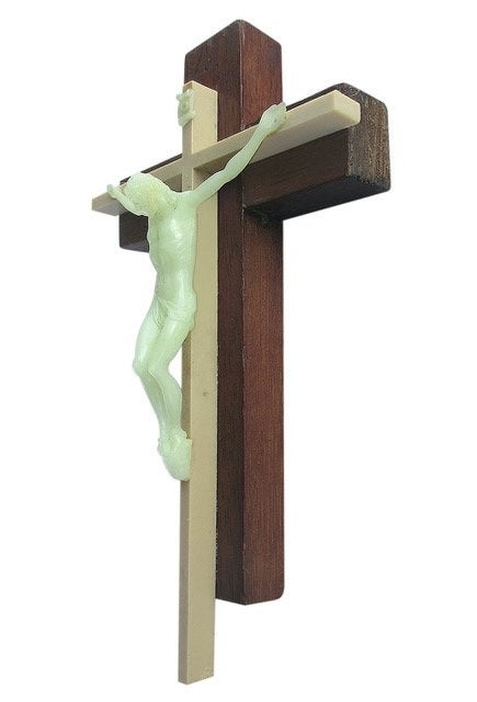 Kruisbeeld hout 17 cmx 8,5 cm Bedrag voor kinderen 3e wereld, Verzamelen, Ophalen of Verzenden, Zo goed als nieuw, Beeld(je), Christendom | Katholiek
