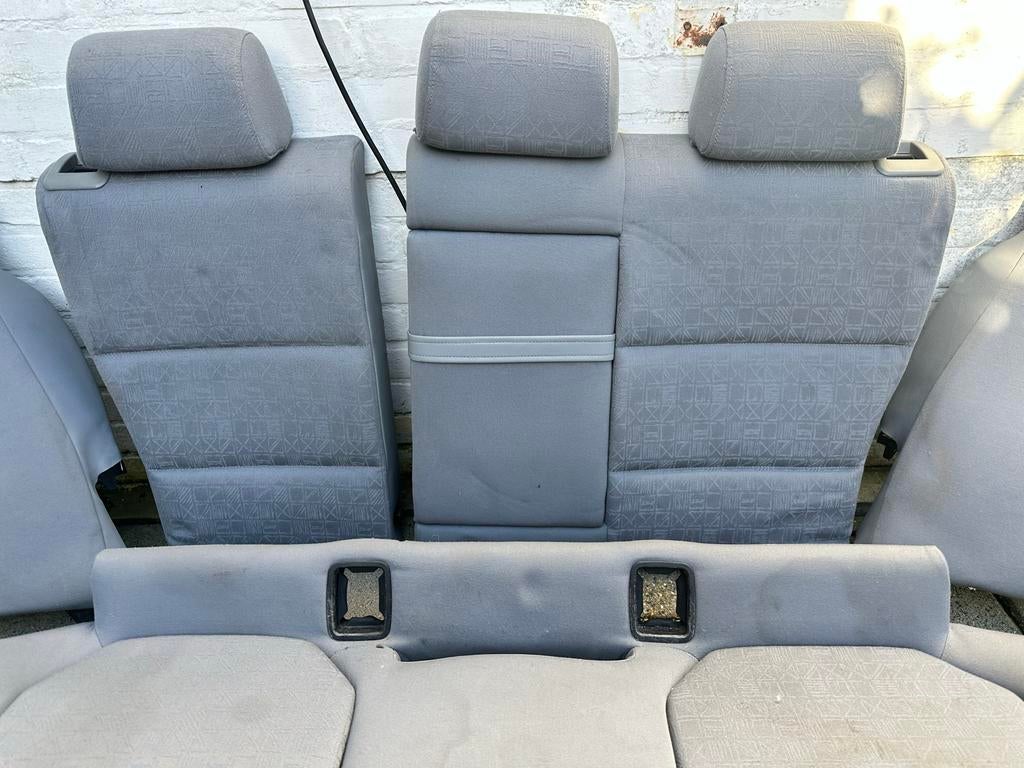 BMW E36 Touring Achterbank met Geïntegreerde Zitverhoger, Ophalen, Gebruikt, BMW