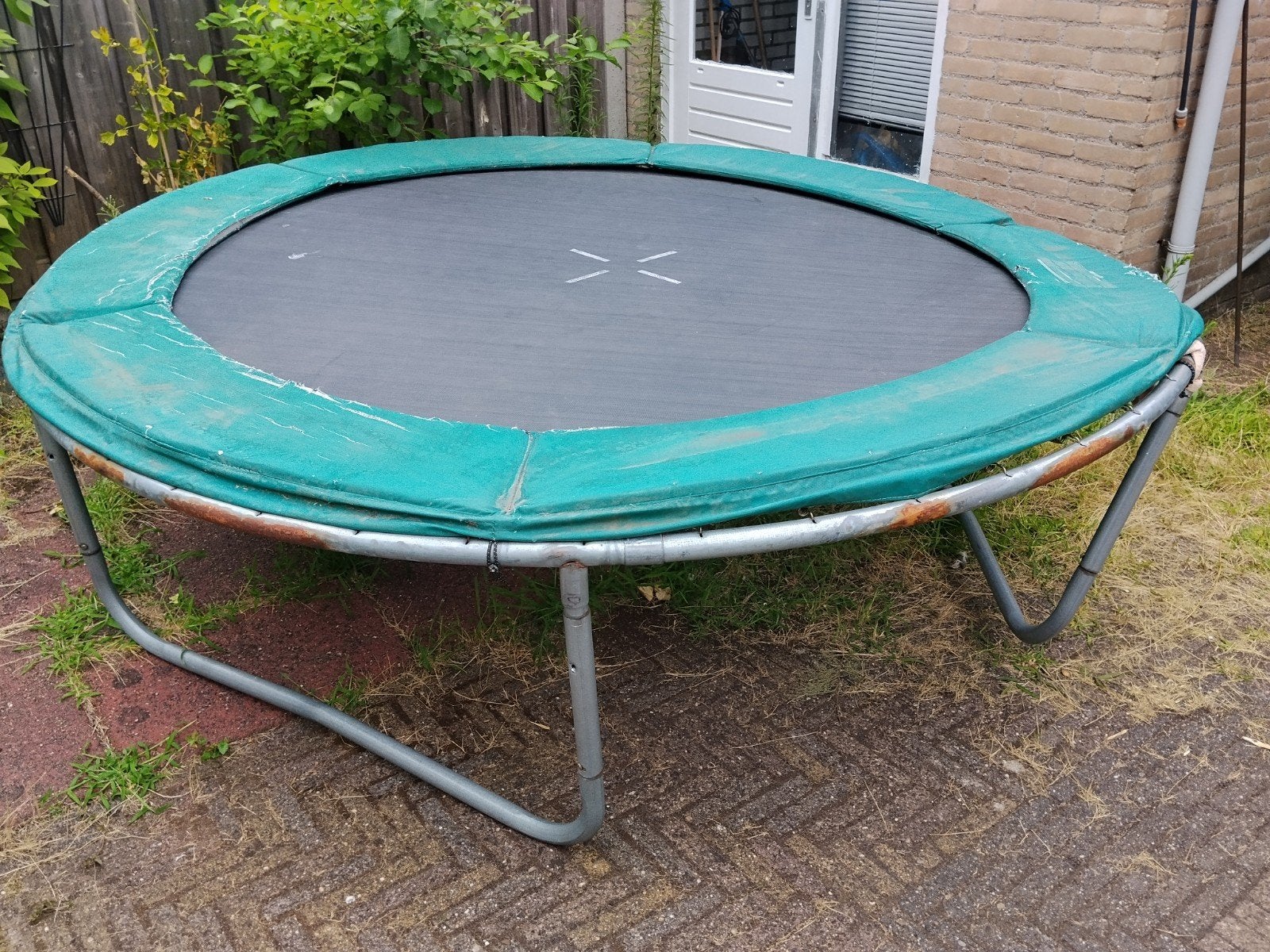 Gratis: Salta Trampoline met veiligheidsnet, poot kapot, Kinderen en Baby's, Speelgoed | Buiten | Trampolines, Ophalen, Gebruikt