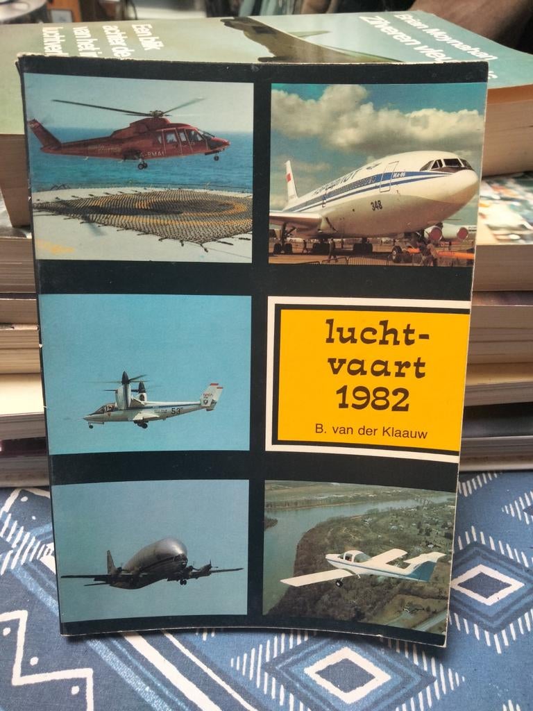 Luchtvaart 1982 B. van der Klaauw, Boeken, Ophalen of Verzenden, Gelezen