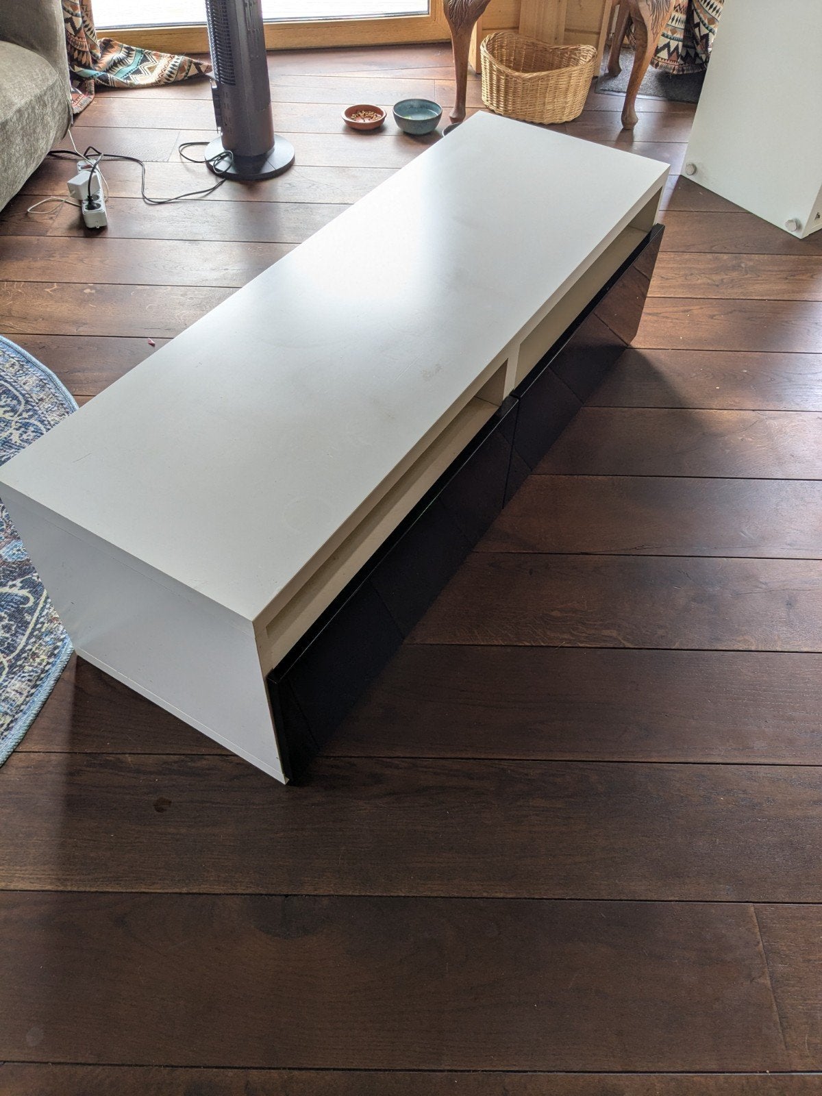 Ikea BESTA Witte TV-meubel met zwarte deurtjes, Ophalen, Overige materialen, Gebruikt, 100 tot 150 cm