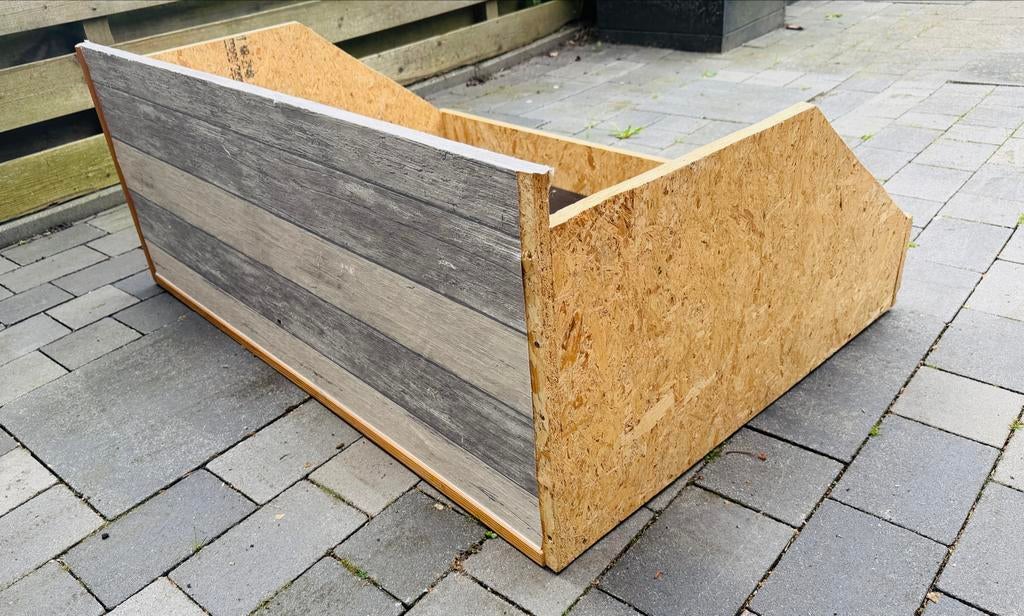 Houten opbergbak svhuin dak (35 graden ), Ophalen, Gebruikt