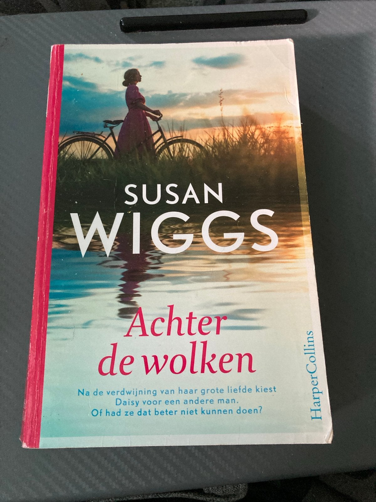 Achter de wolken - Susan Wiggs, Boeken, Ophalen of Verzenden, Gelezen