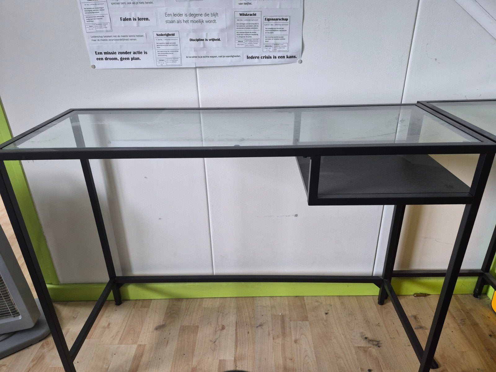 laptop tafel / bureau Zweedse woonwinkel, Ophalen, Zo goed als nieuw