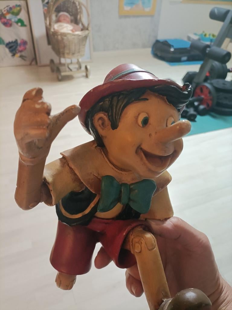 Pinokkio in rieten kooi met Japie Krekel, Verzamelen, Ophalen of Verzenden, Gebruikt, Beeldje of Figuurtje