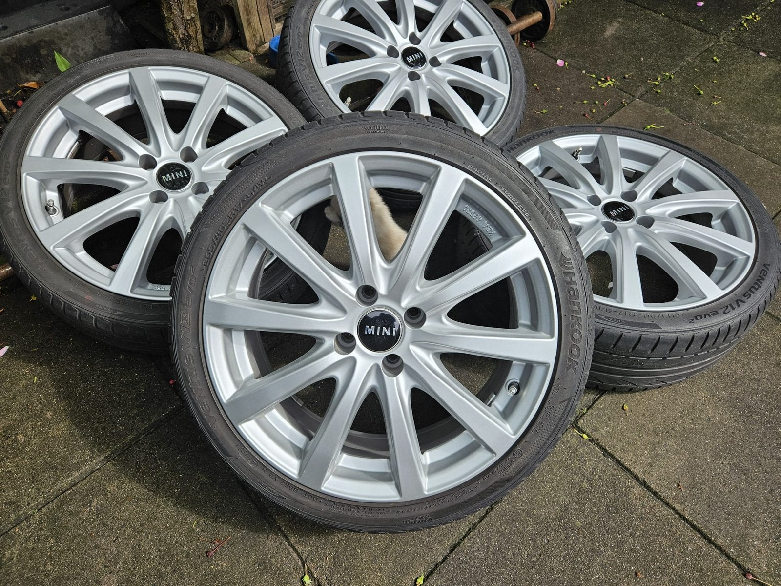 Mini Cooper velgen met zomerbanden 205/40/17 inch 4x100, Ophalen, Banden en Velgen, 17 inch, 205 mm