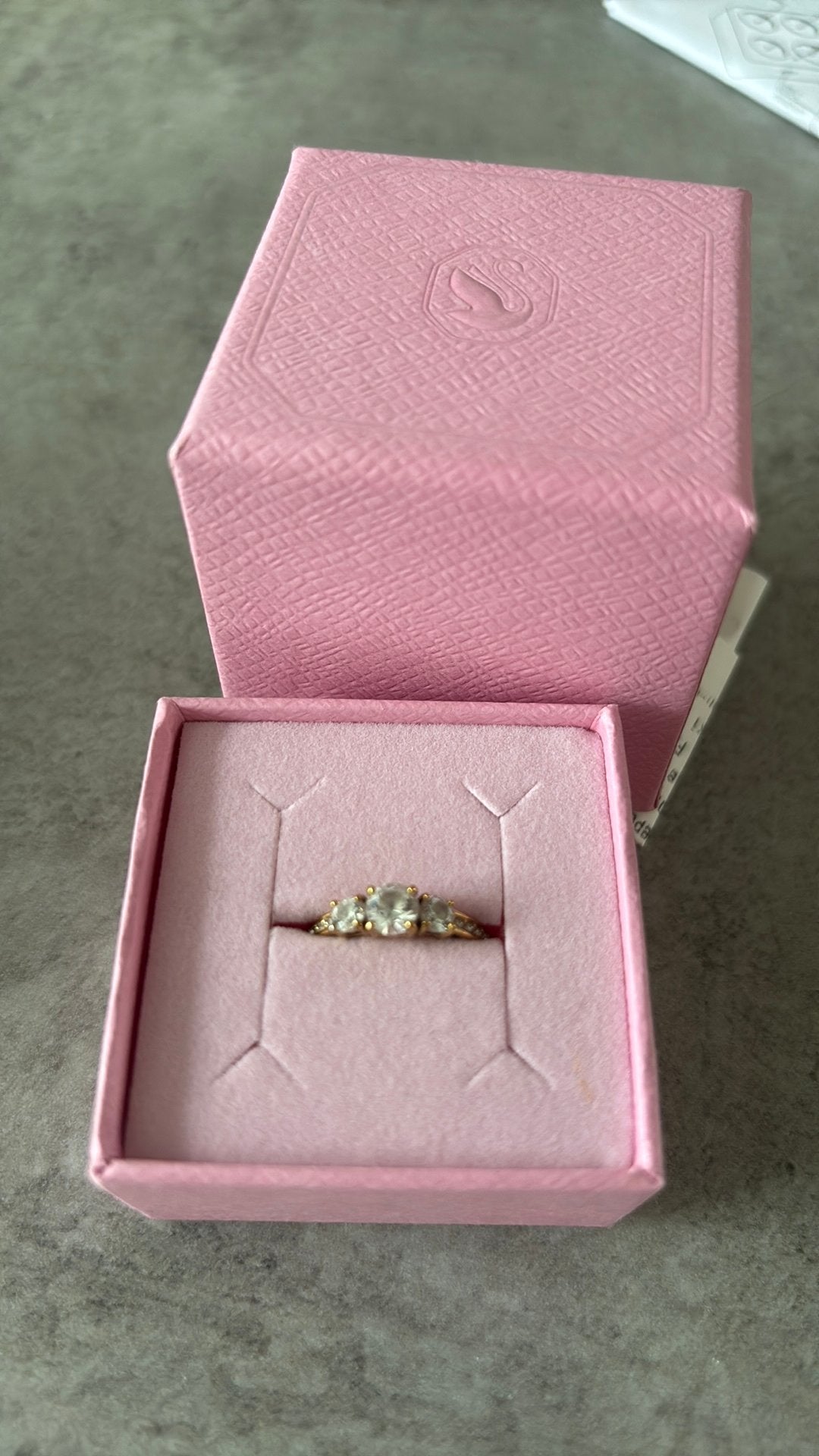 Klein ringetje swarovski zgan, Met kristal, Ophalen of Verzenden, Dame, Goud