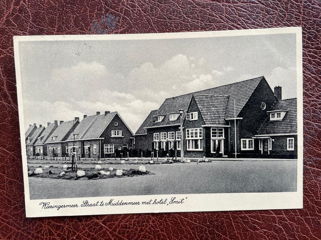 ak van Wieringermeer, Straat te Middenmeer met hotel Smit., Verzamelen, Ansichtkaarten | Nederland, Verzenden, 1920 tot 1940