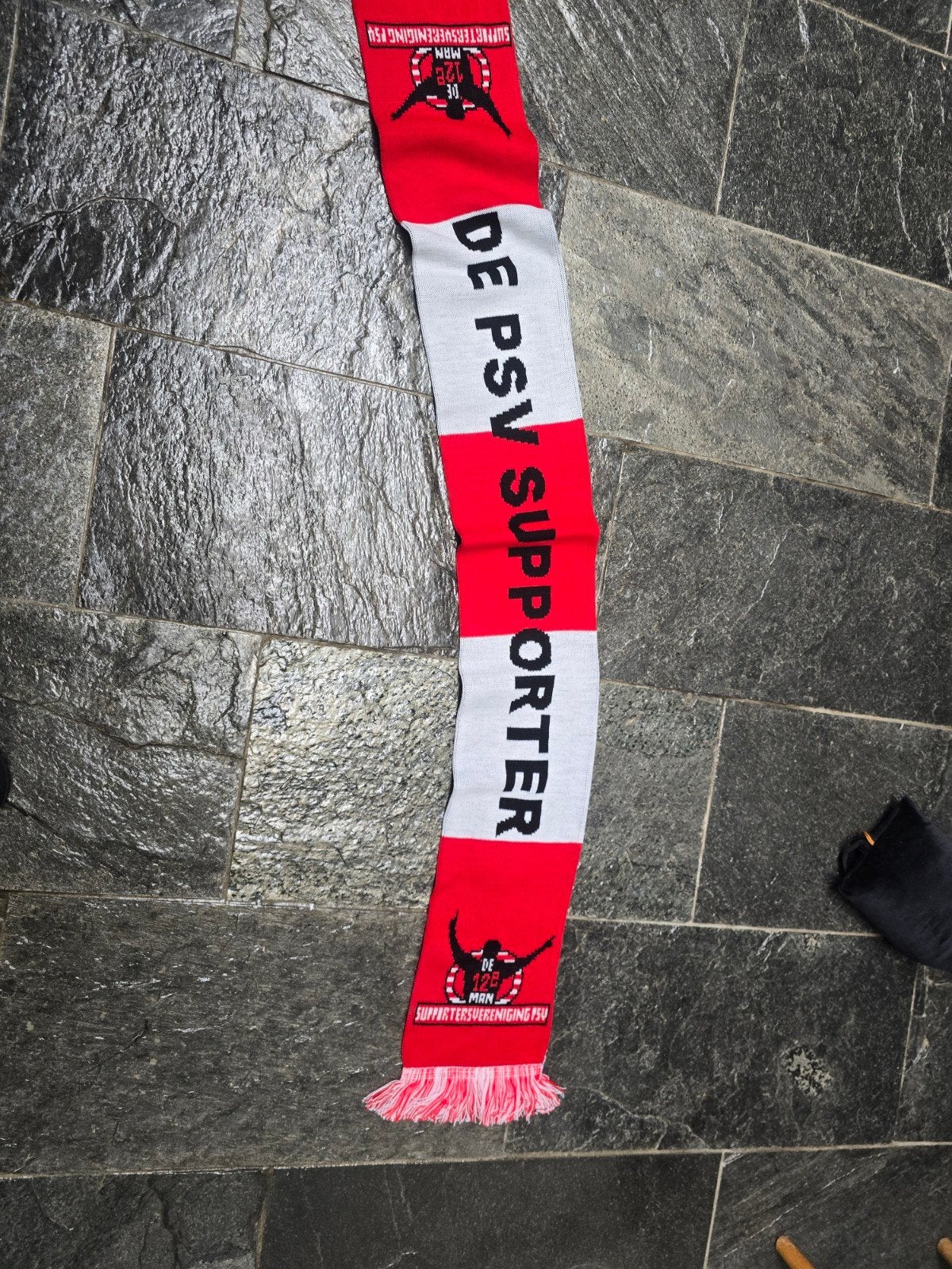 PSV Supportersjaal - De PSV Supporter - Rood/Wit, Ophalen of Verzenden, Zo goed als nieuw, PSV, Vaantje of Sjaal