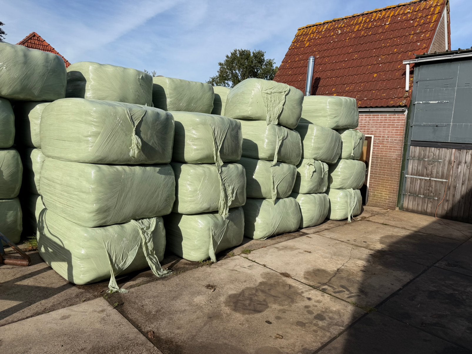 Grote drogekuil/hooibalen, Ophalen, Vee