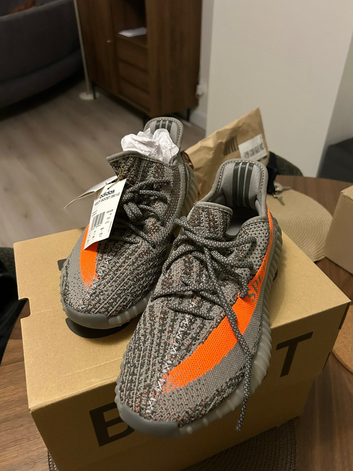 Adidas Yeezy 350 V2 Beluga  Maat 44 2/3 NIEUW, Kleding | Heren, Schoenen, Ophalen, Overige kleuren, Nieuw, Sneakers of Gympen