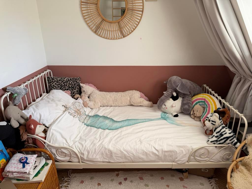 Ikea Minnen meegroeibed wit 90x200 uitschuifbaar, Kinderen en Baby's, Kinderkamer | Bedden, Ophalen, 85 tot 100 cm, Gebruikt, Matras
