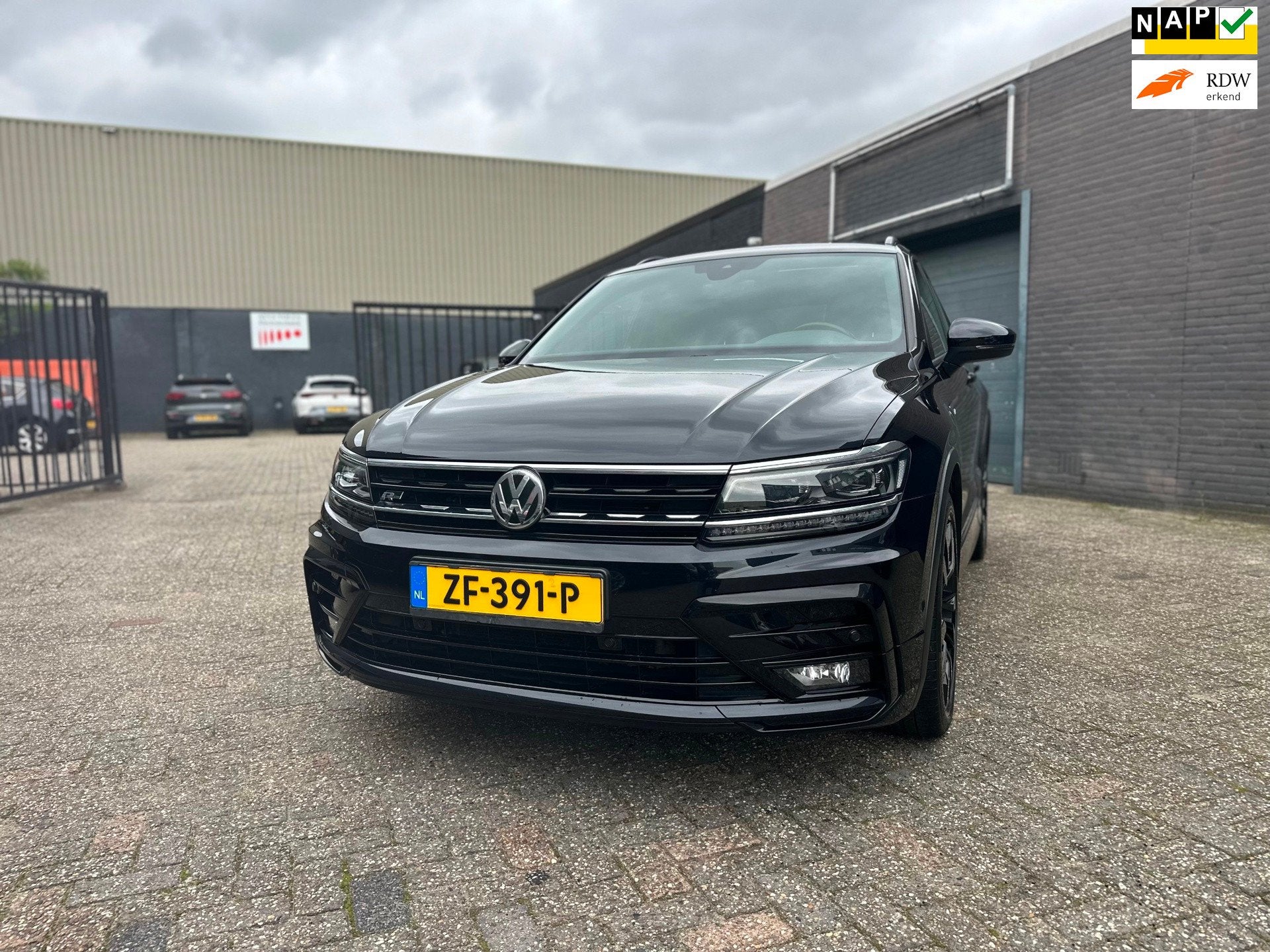 Volkswagen Tiguan 1.5 TSI ACT Highline Business R line Camer, Auto's, Dealer onderhouden, Euro 6, 4 cilinders, 150 pk