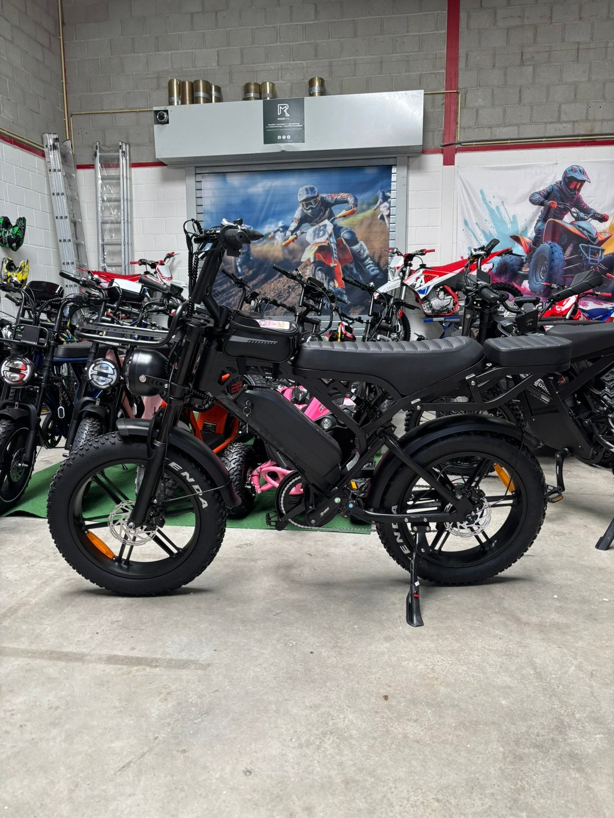 Nieuw Fatbike V20 Pro Plus Black/Grey 25km/h Full options!, Fietsen en Brommers, Elektrische fietsen, Overige merken, Dr.Nolenslaan 157E 6136GM Sittard