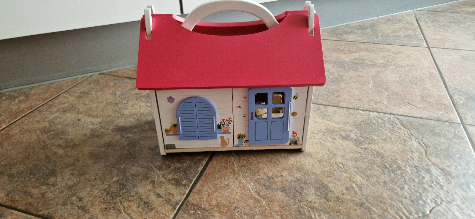 Houten poppenhuis, leuk om mee te nemen., Ophalen, Zo goed als nieuw