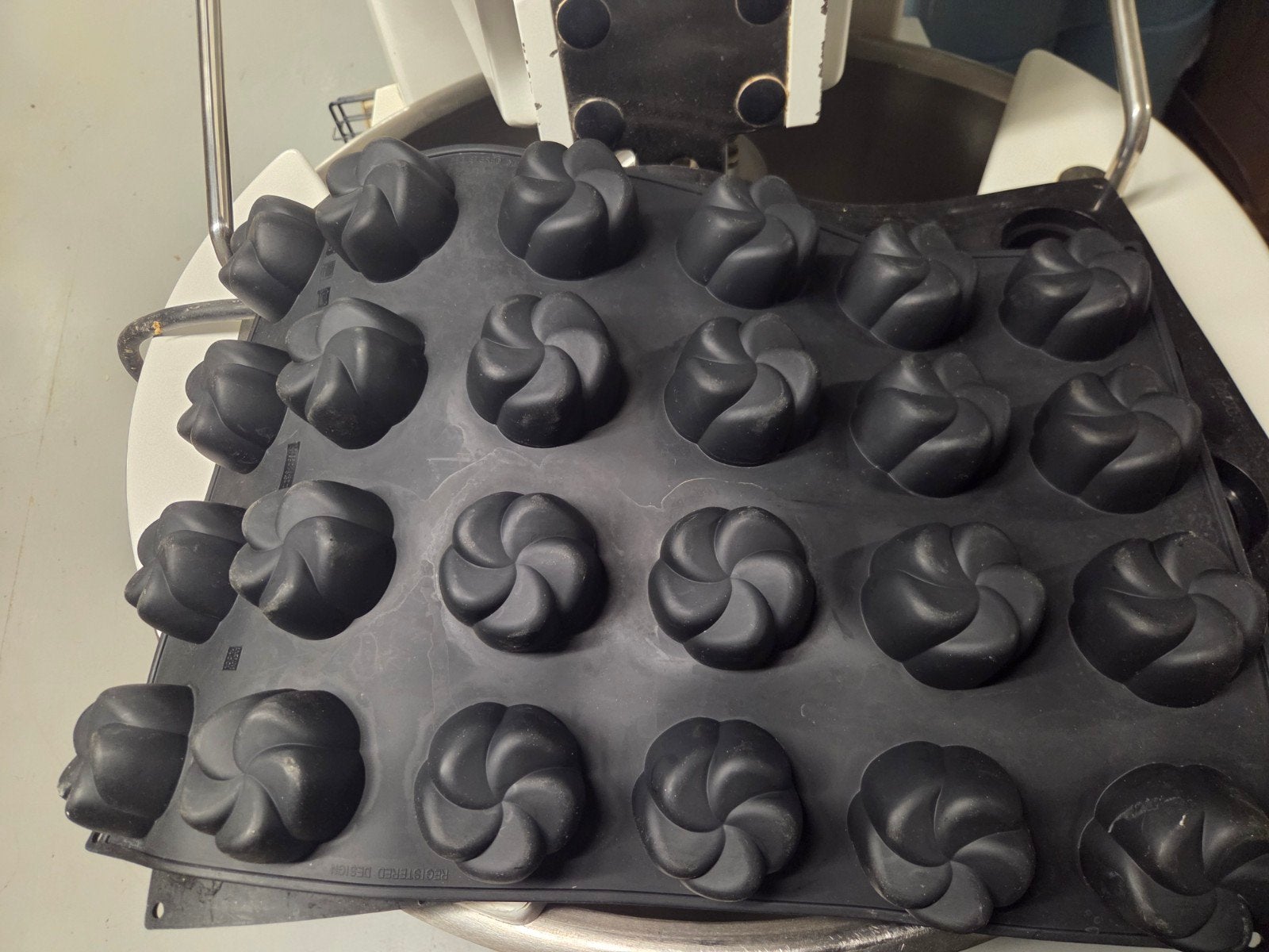 Siliconen bakvorm voor 6 matjes/broodjes, Ophalen of Verzenden