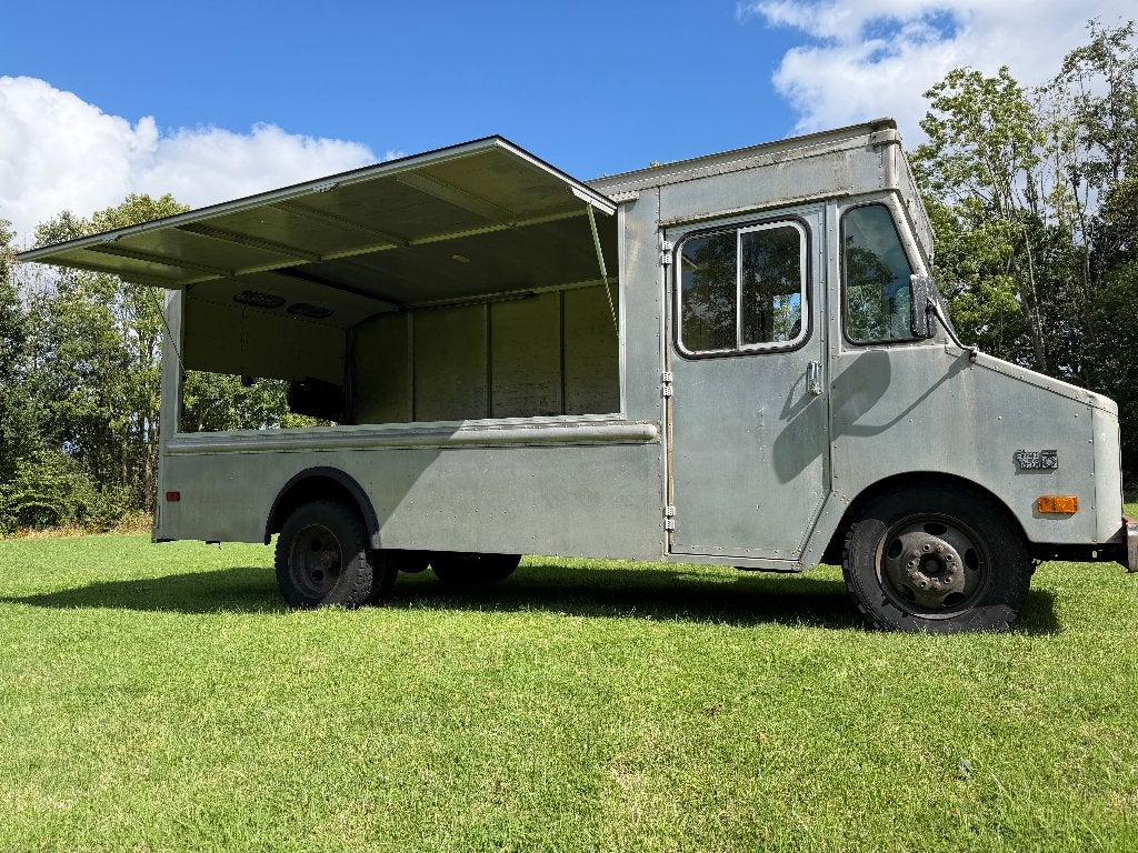Unieke Chevrolet Stepvan P30 – Dé ultieme Foodtruck basis, Ophalen
