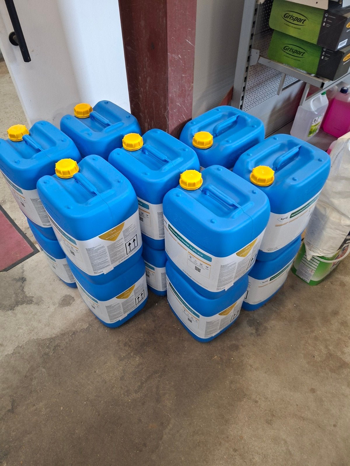 Lege Jerrycans, Ophalen of Verzenden, Vee