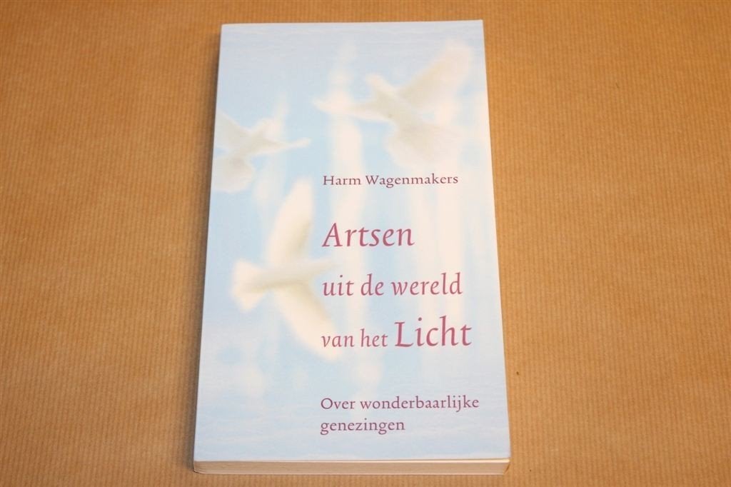Artsen uit de wereld van het licht - Harm Wagenmakers, Boeken, Ophalen of Verzenden, Zo goed als nieuw, Overige onderwerpen, Achtergrond en Informatie